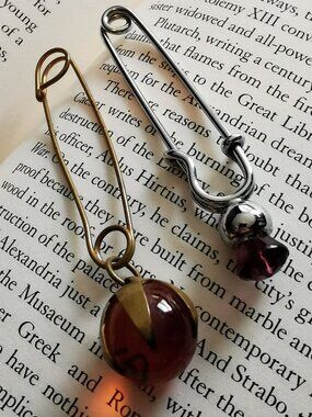 Vintage Scottish Kilt Pins Set of 2 Celtic Brooch Purple Stone Thistle Silverton